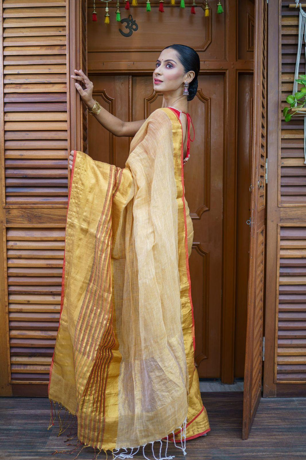 Handwoven Linen Cotton Saree with Zari Border